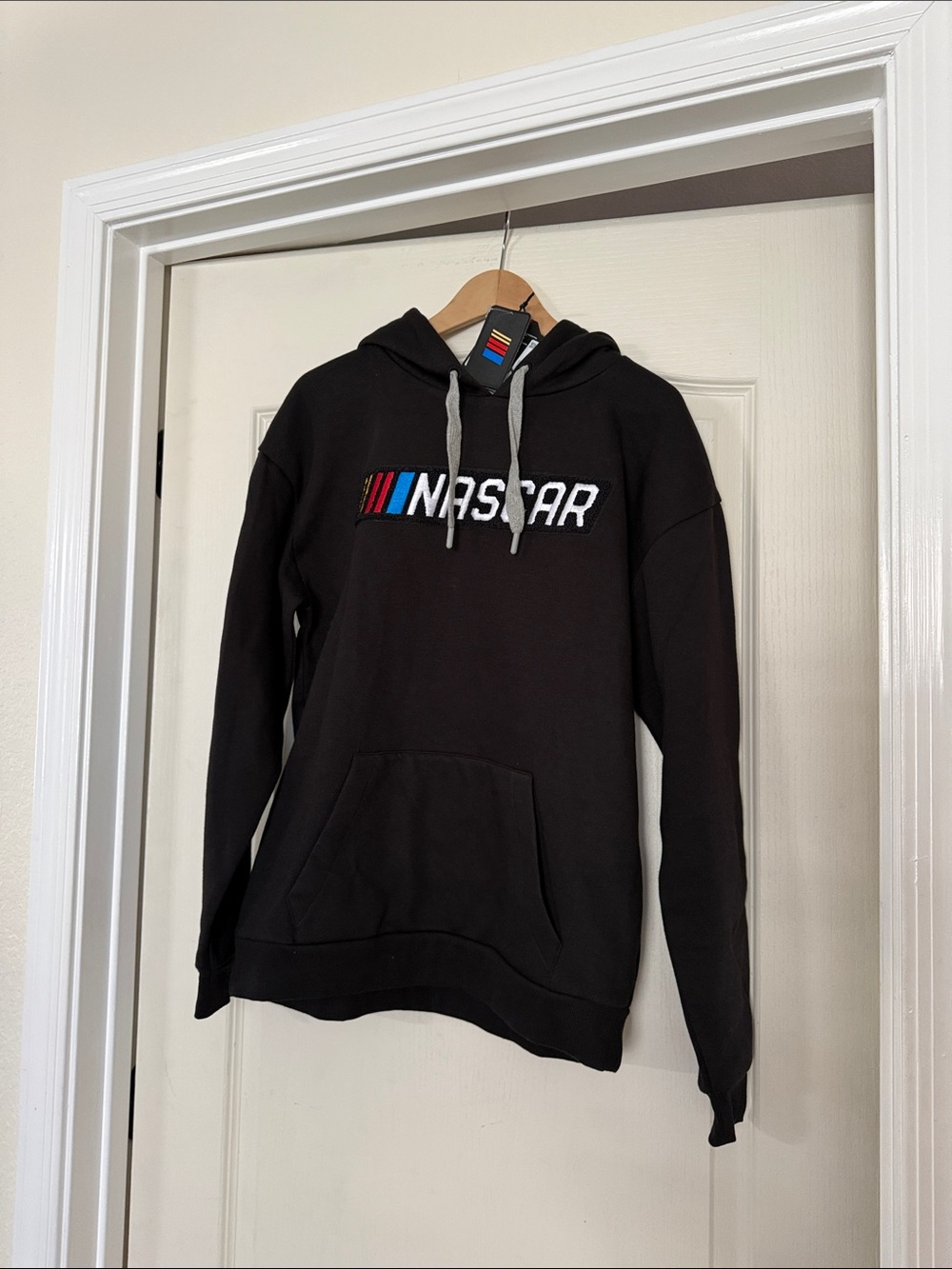 NEW Men's NASCAR Antigua Black Victory Chenille Pullover Hoodie
